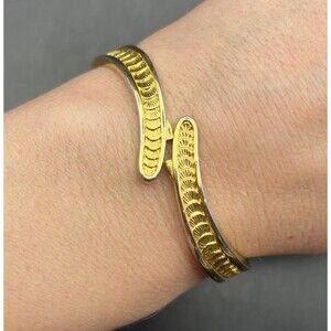 Monet Hinged Bangle Bracelet Seashell Bypass Gold Tone Small Wrist 6.25 Vintage